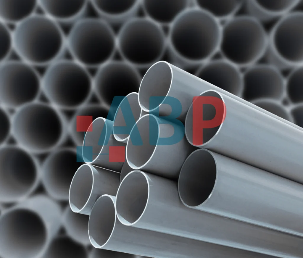 Tube PVC gris pour évacuation des eaux usées et eaux-vannes, disponible en différents diamètres standards pour le bâtiment au Maroc.